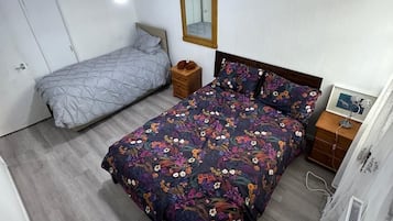3 bedrooms, iron/ironing board, bed sheets