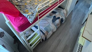 3 bedrooms, iron/ironing board, bed sheets
