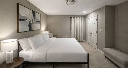 4BR Beautiful Gardner Getaway Game Room Central Location Sleeps 10