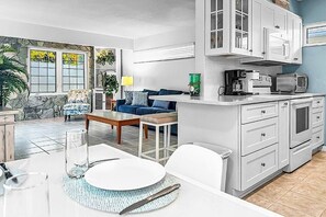 Interior - Your Private Coastal Oasis: Cozy 1-bedroom condo in charming Siesta Key (Siesta Key)