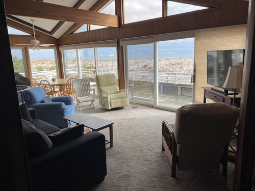 Spacious 5-bedroom house in amazing Harvey Cedars with AC
