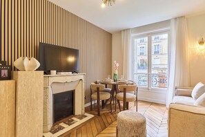 Interior - Stunning apartment with AC - Center of Paris (Paris)