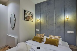 2 bedrooms, iron/ironing board, WiFi, bed sheets - Elegant apartment with AC - Center of Paris (Paris)