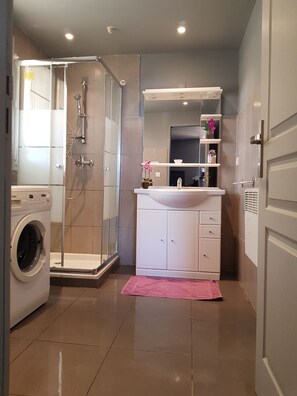 Bathroom - Quiet T2 between sea and mountains (Porto-Vecchio)