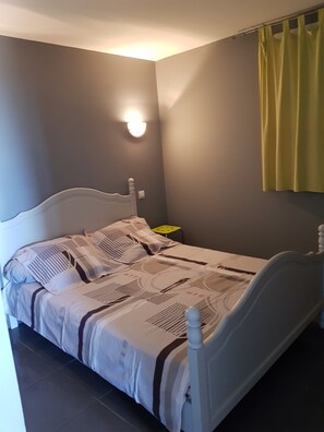 Room - Quiet T2 between sea and mountains (Porto-Vecchio)