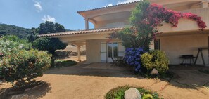 Exterior - Quiet T2 between sea and mountains (Porto-Vecchio)
