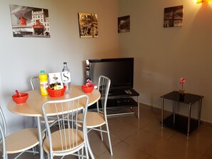 Dining - Quiet T2 between sea and mountains (Porto-Vecchio)