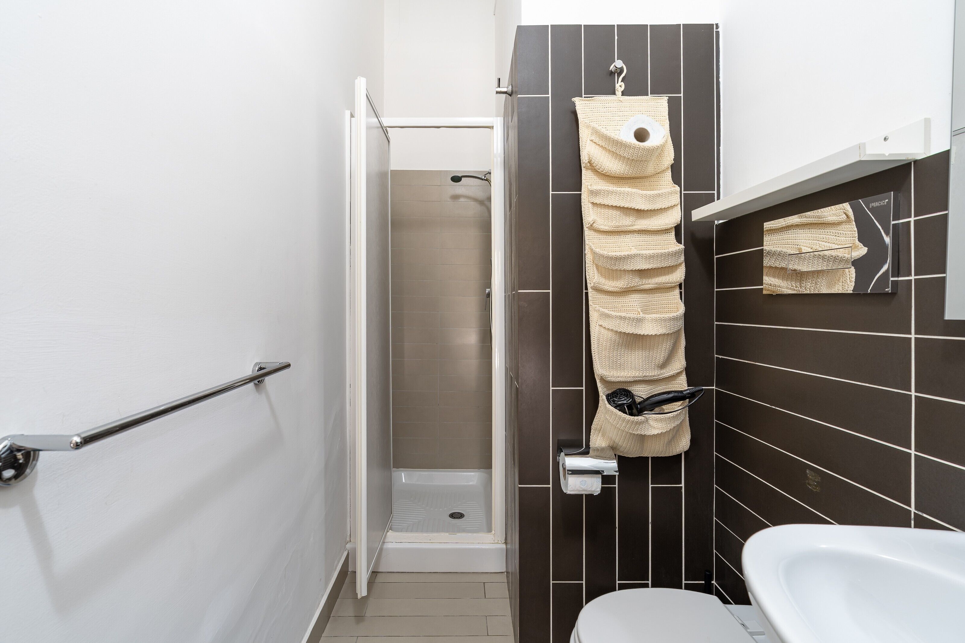 Dusche, Haartrockner, Handtücher