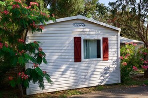 Exterior - Mobile Home 'Village Camping De L'ostriconi 19' with Sea View, Shared Pool and Wi-Fi (Palasca)