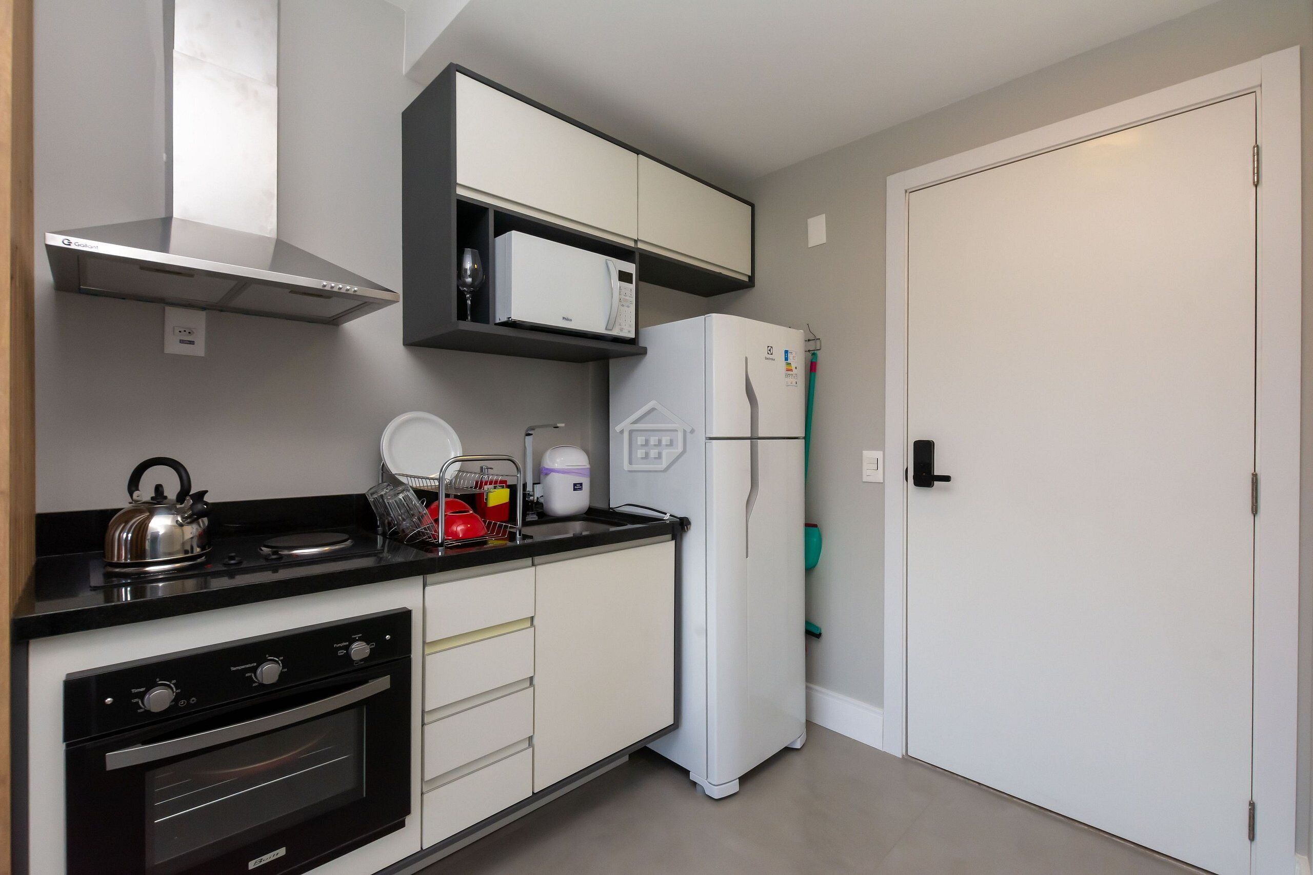 Fridge, microwave, oven, coffee/tea maker