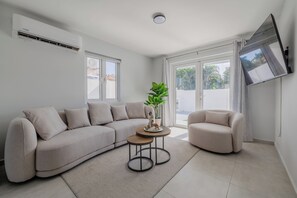 Smart TV - Private Pool Villa Near Palm & Eagle Beach (Noord)