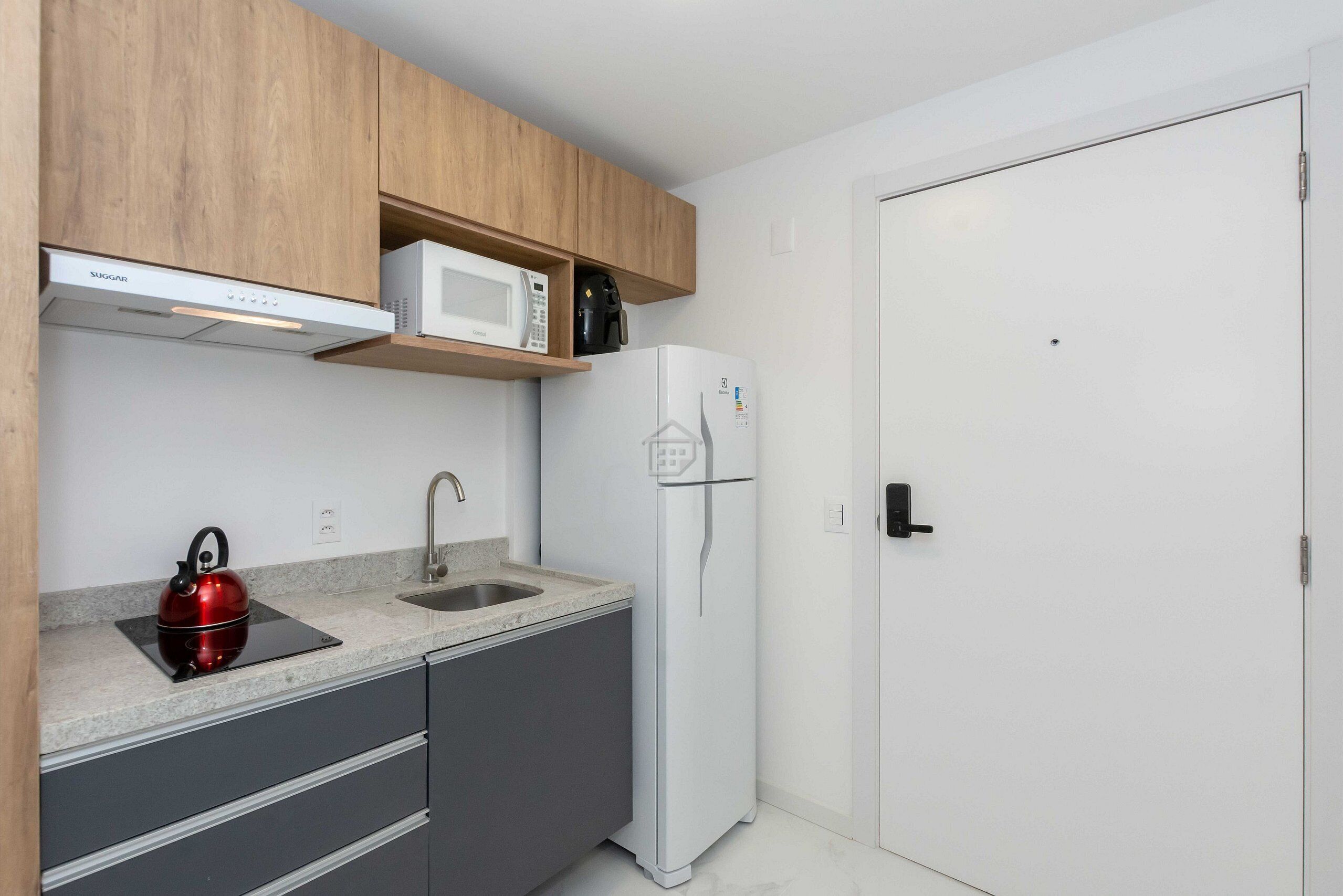 Fridge, microwave, oven, coffee/tea maker