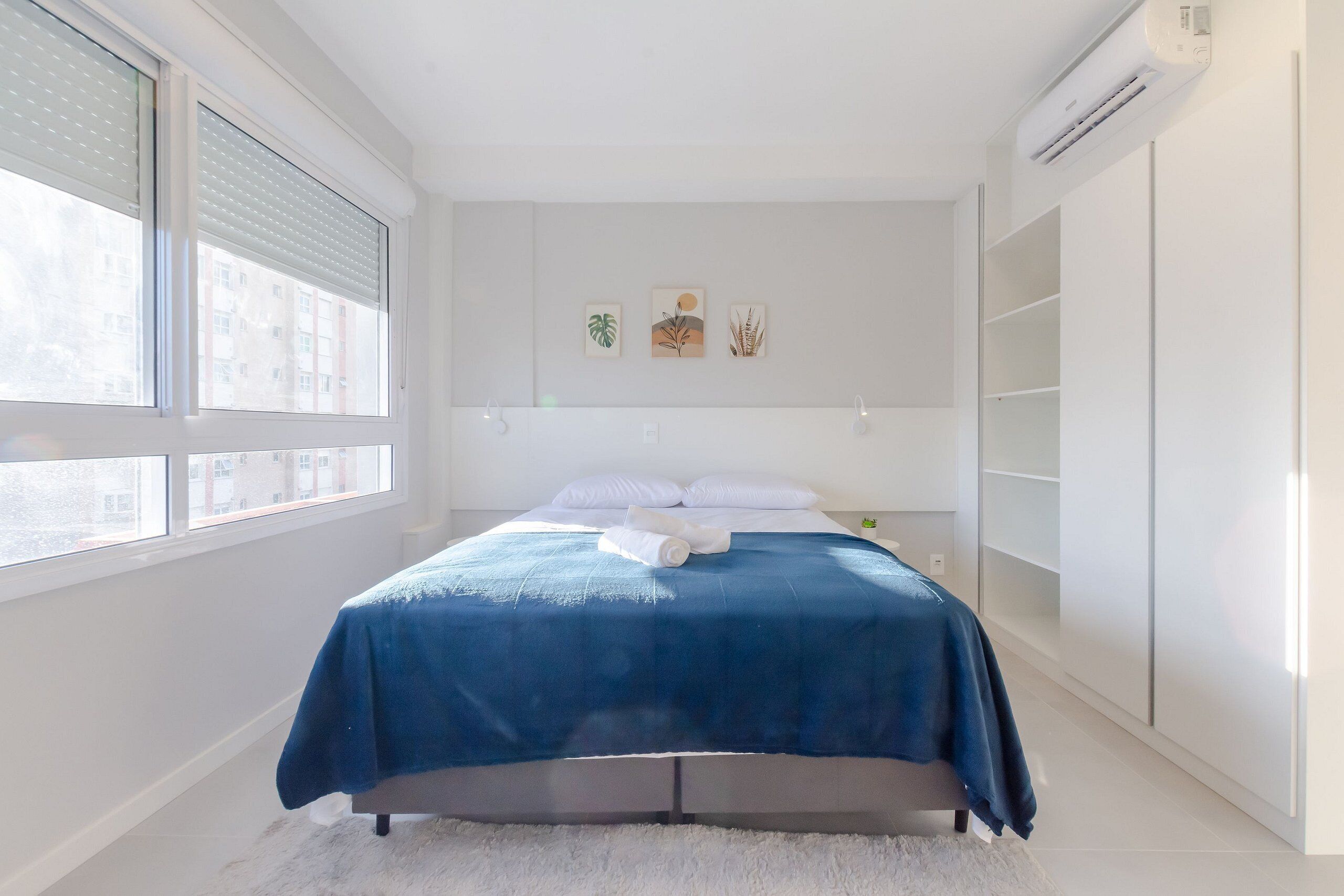 Ferros/tábuas de passar roupa, acesso à internet, roupa de cama