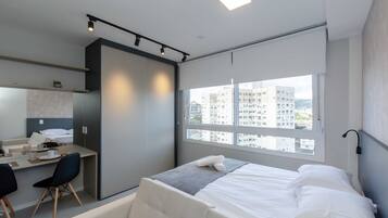 Iron/ironing board, internet, bed sheets