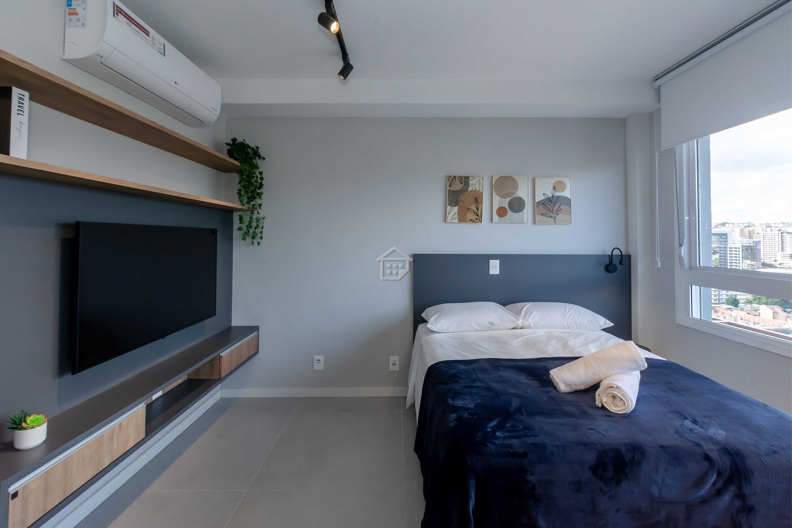 Iron/ironing board, internet, bed sheets