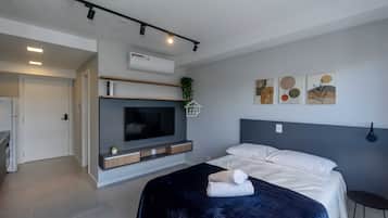 Iron/ironing board, internet, bed sheets