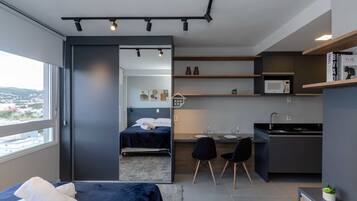 Iron/ironing board, internet, bed sheets