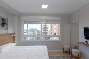 Tabla de planchar con plancha, Internet, ropa de cama