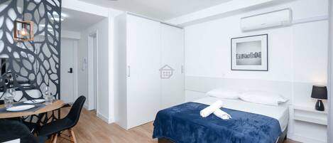 Iron/ironing board, Internet, bed sheets