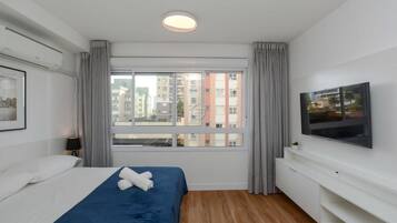 Ferros/tábuas de passar roupa, acesso à internet, roupa de cama