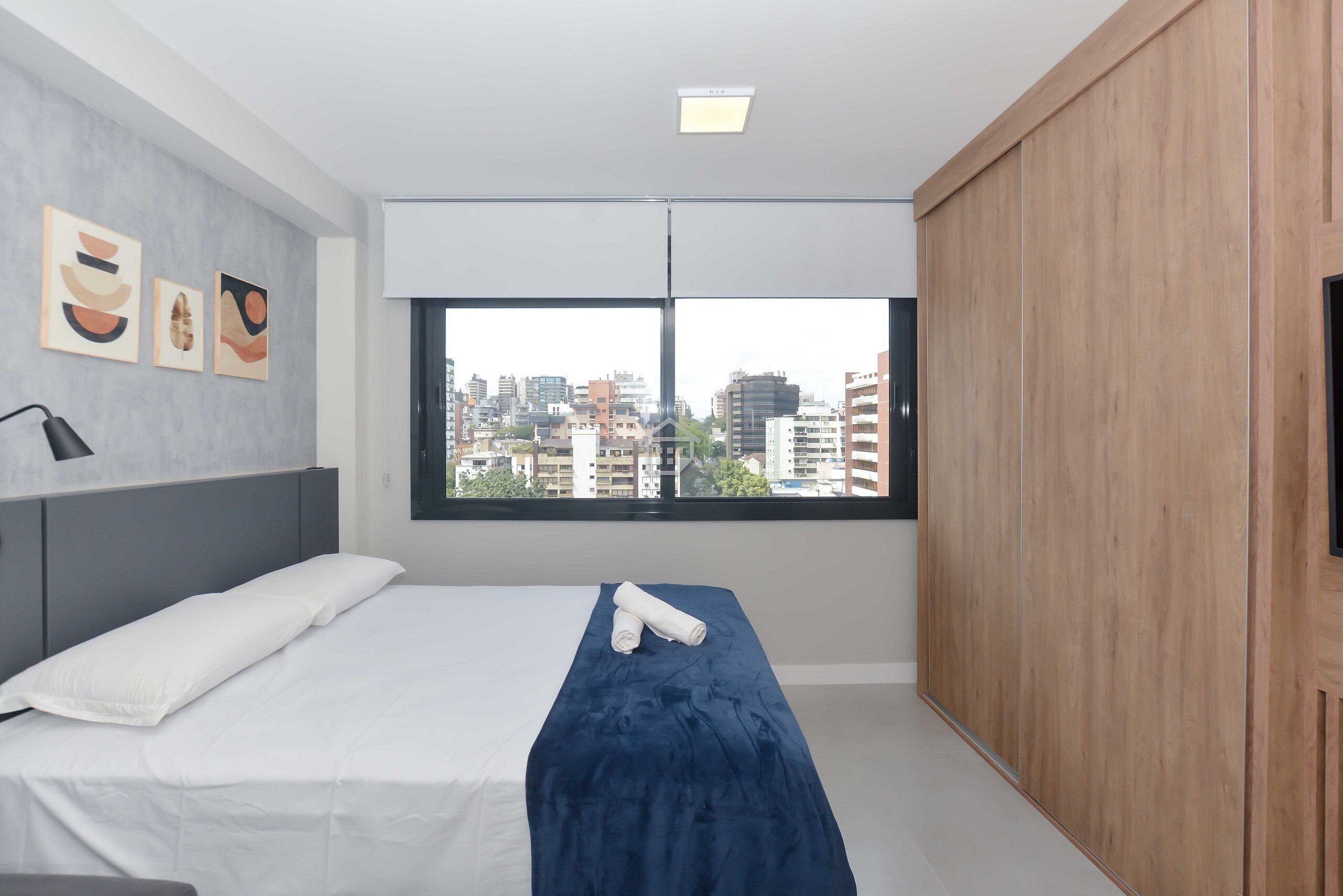 Ferros/tábuas de passar roupa, acesso à internet, roupa de cama