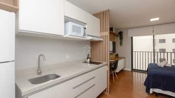 Fridge, microwave, oven, coffee/tea maker