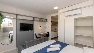 Iron/ironing board, internet, bed sheets