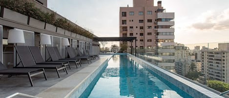 حمام سباحة