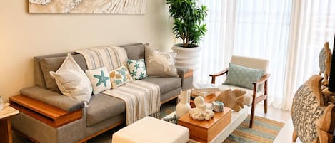 Basic Apartment | Living area