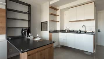 Fridge, oven, coffee/tea maker, toaster