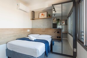 Ferros/tábuas de passar roupa, acesso à internet, roupa de cama