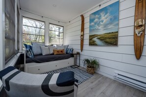 2 bedrooms, iron/ironing board, WiFi, bed sheets - New Buffalo Home With Hot Tub & Beach Access! (New Buffalo)