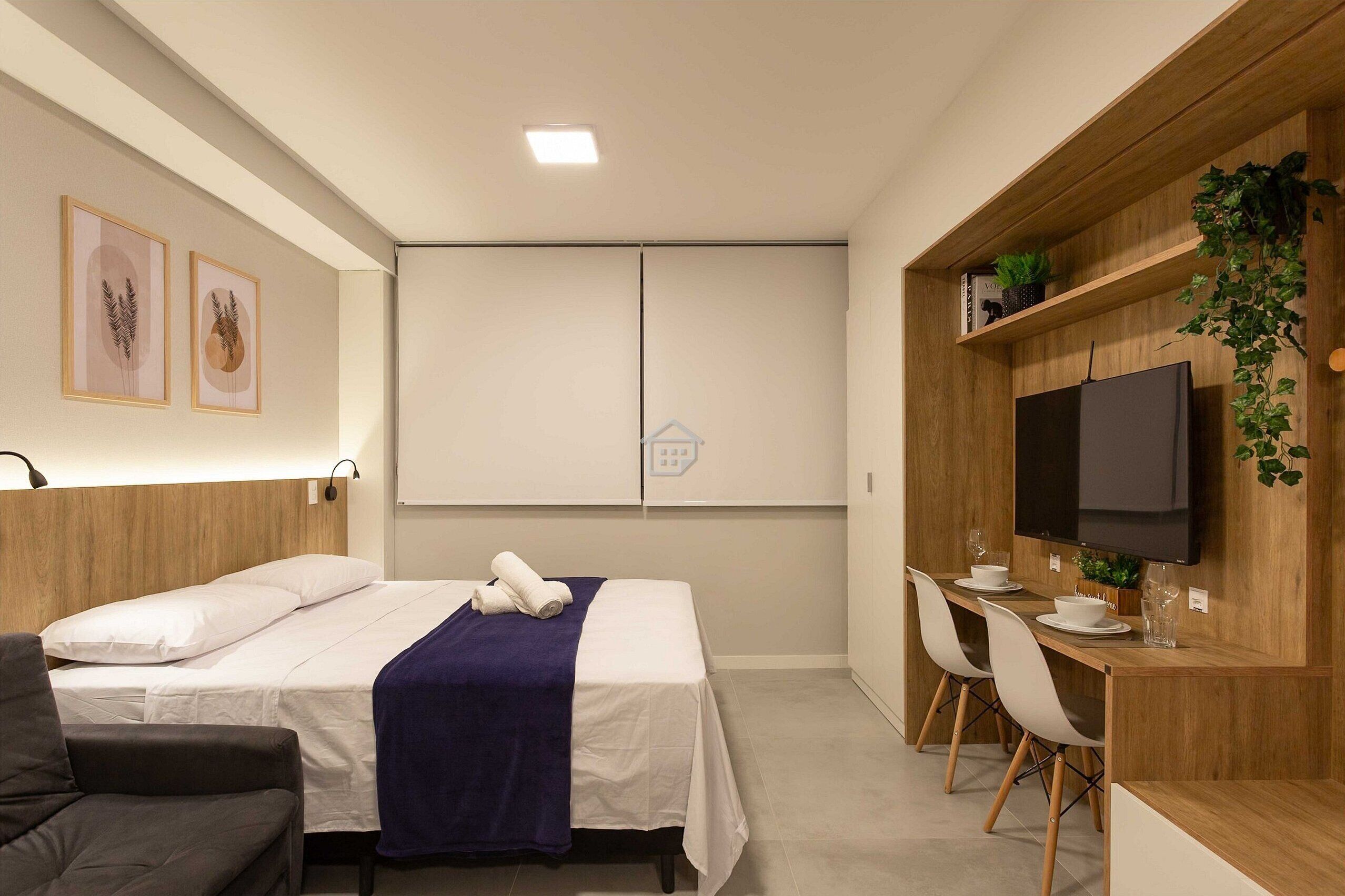 Ferros/tábuas de passar roupa, acesso à internet, roupa de cama
