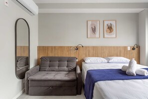 Ferros/tábuas de passar roupa, acesso à internet, roupa de cama