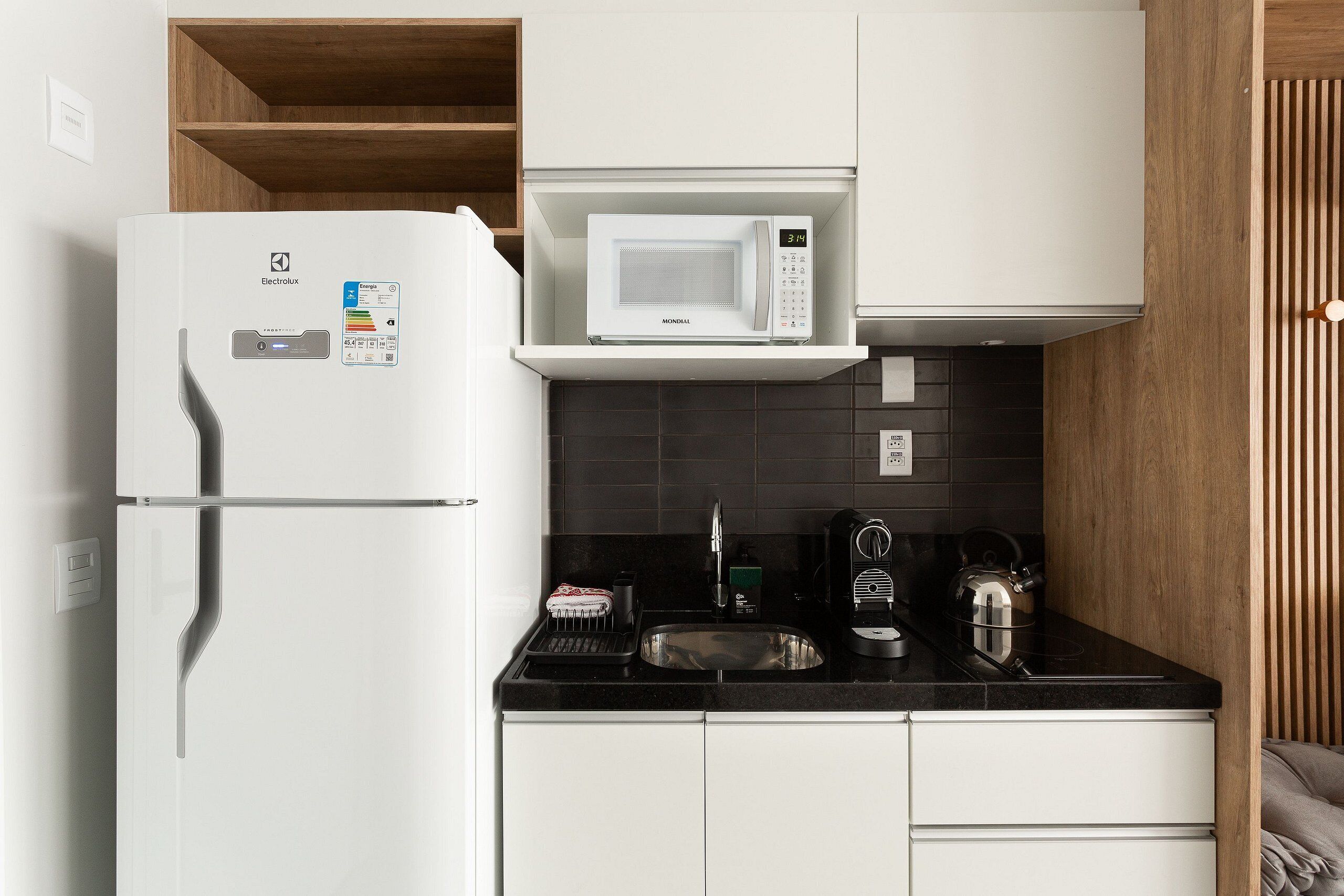 Fridge, microwave, oven, coffee/tea maker