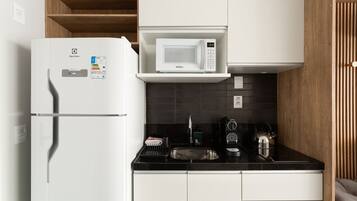 Fridge, microwave, oven, coffee/tea maker