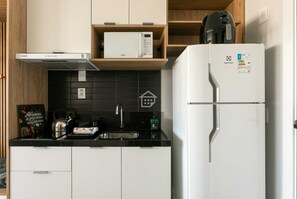 Réfrigérateur, micro-ondes, four, cafetière/bouilloire