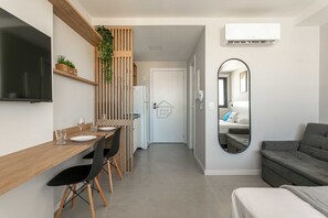Iron/ironing board, Internet, bed sheets - Studio moderno em andar alto no Rio Branco (Porto Alegre)