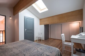 2 bedrooms, iron/ironing board, WiFi, bed sheets - Rural Gîte des Loubatous with Mountain View and Wi-Fi (Castelnaudary)