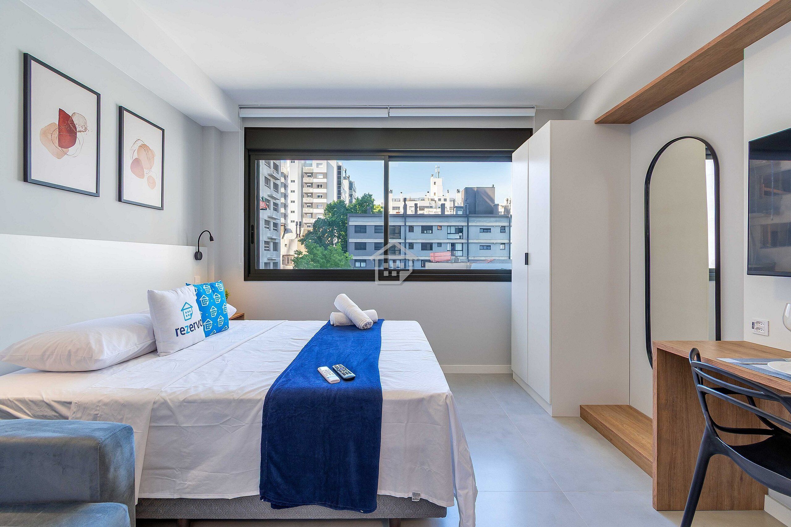 Acesso à internet, roupa de cama