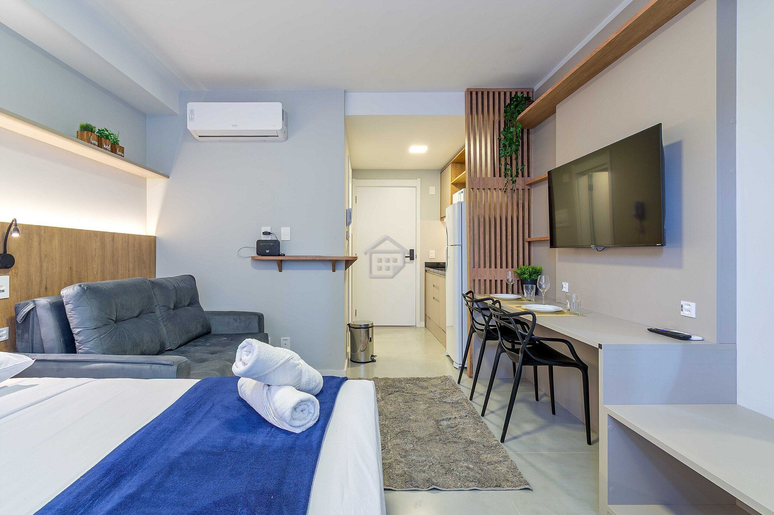 Iron/ironing board, Internet, bed sheets