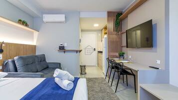 Iron/ironing board, Internet, bed sheets