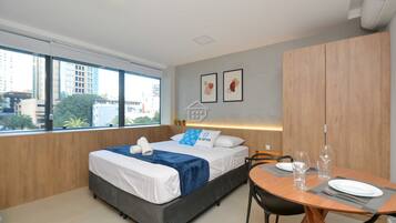 Iron/ironing board, bed sheets