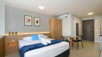 Iron/ironing board, bed sheets