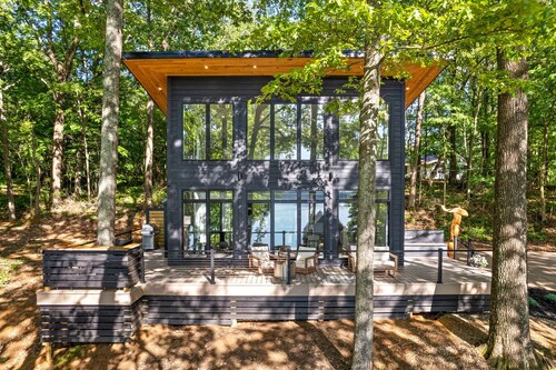 Luxury Lake Barkley Treehouse Cabin
