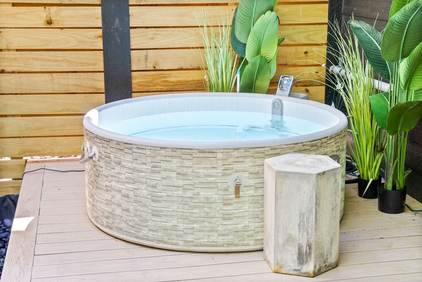 Outdoor spa tub