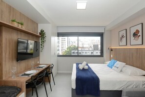 Ferros/tábuas de passar roupa, acesso à internet, roupa de cama