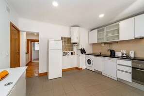 Apartemen Comfort | Dapur pribadi | Lemari es dan microwave