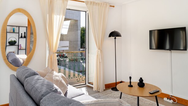 Apartemen Comfort | Area keluarga | TV layar datar