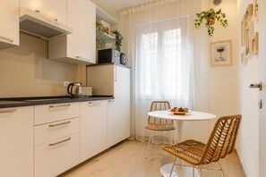 Kühlschrank, Mikrowelle